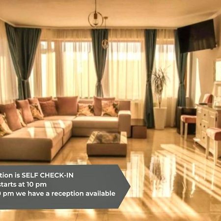 Caprice Deluxe Accomodation Drobeta Turnu Severin Exterior foto