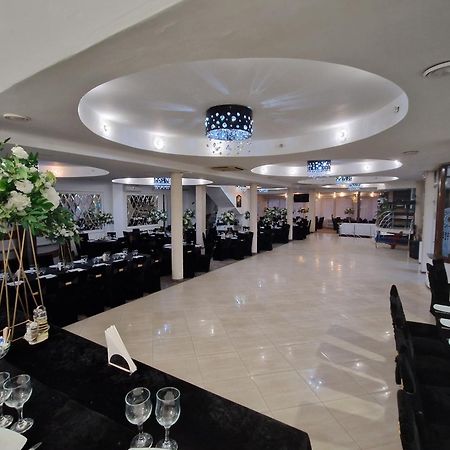Caprice Deluxe Accomodation Drobeta Turnu Severin Exterior foto