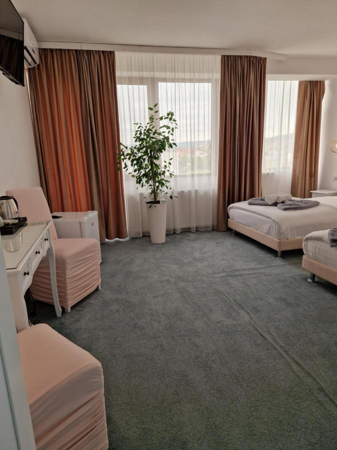 Caprice Deluxe Accomodation Drobeta Turnu Severin Exterior foto