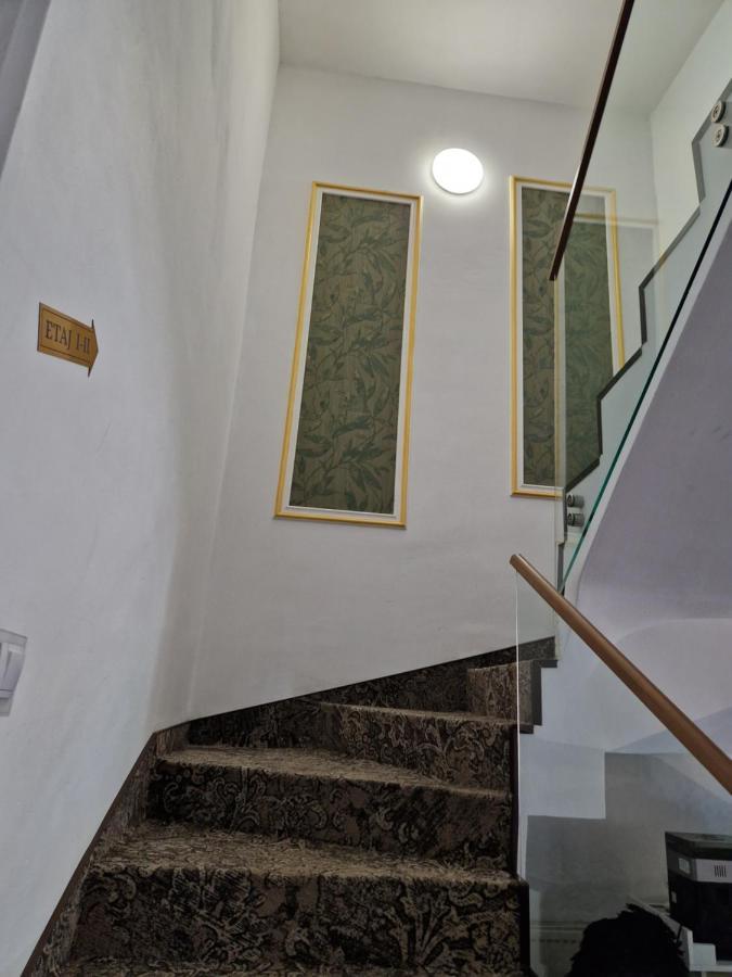 Caprice Deluxe Accomodation Drobeta Turnu Severin Exterior foto