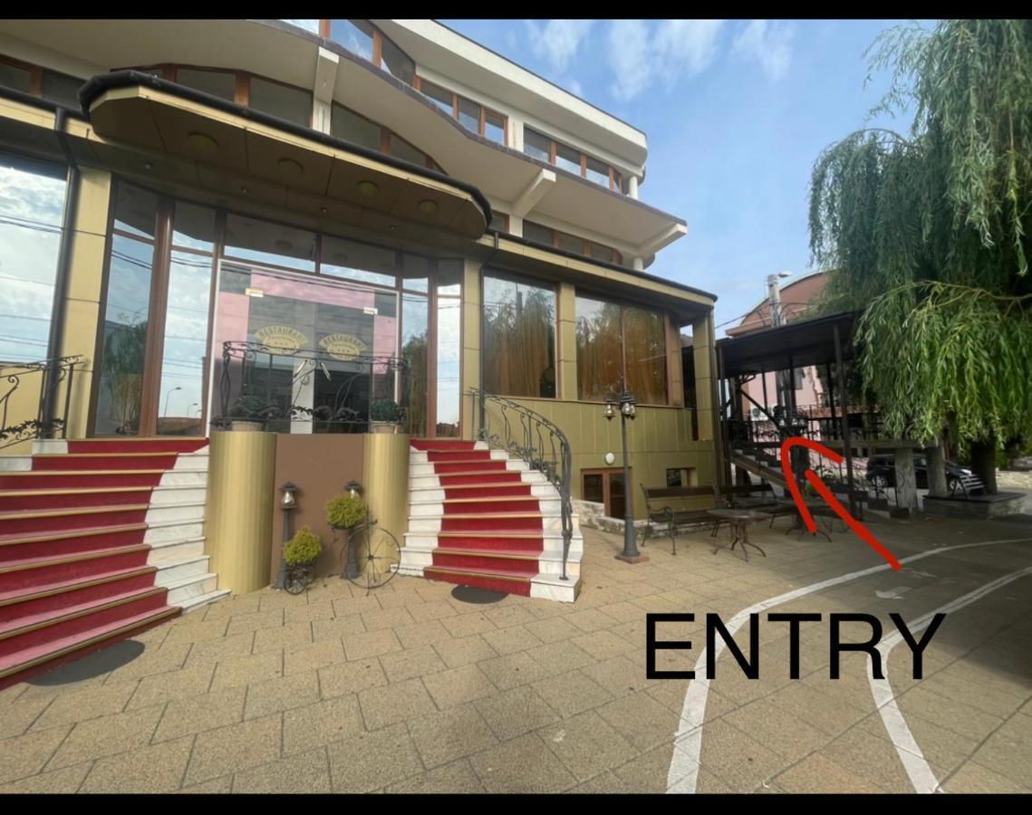 Caprice Deluxe Accomodation Drobeta Turnu Severin Exterior foto