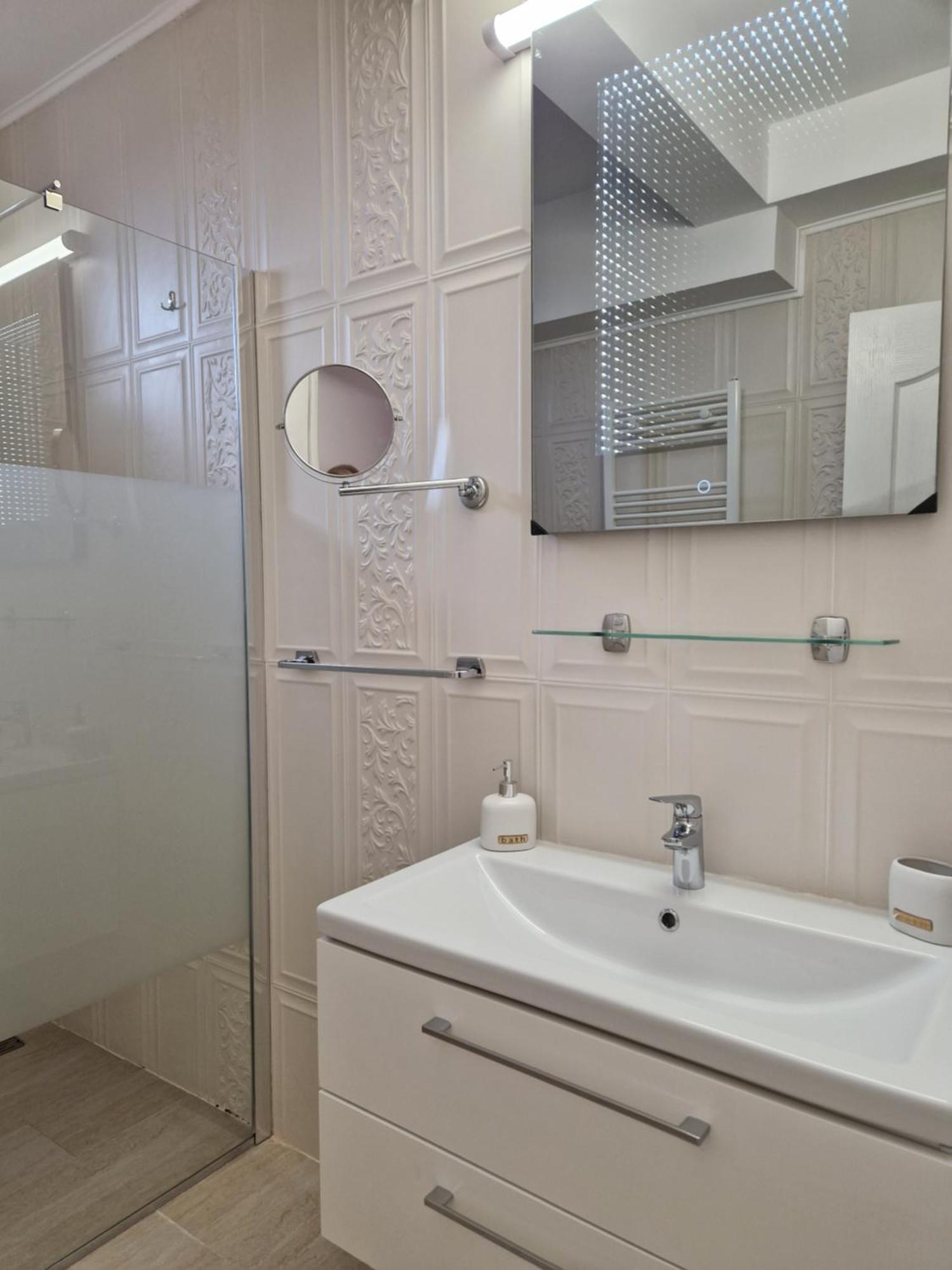 Caprice Deluxe Accomodation Drobeta Turnu Severin Exterior foto