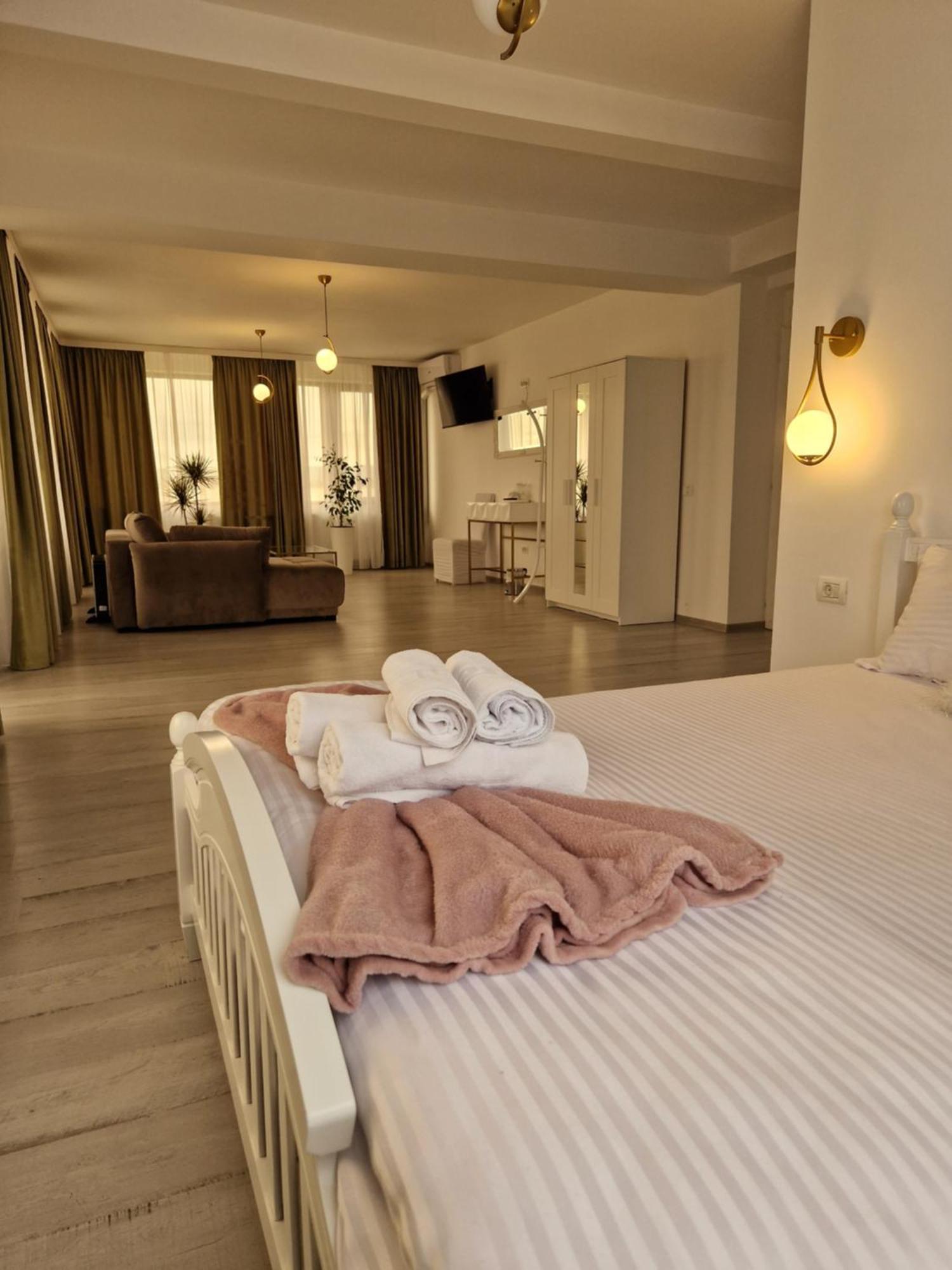 Caprice Deluxe Accomodation Drobeta Turnu Severin Exterior foto