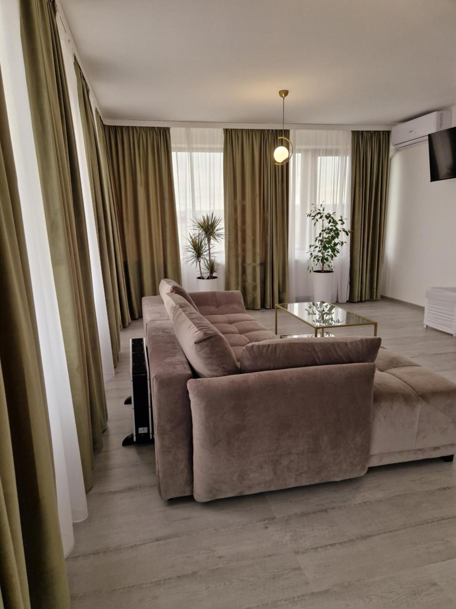 Caprice Deluxe Accomodation Drobeta Turnu Severin Exterior foto