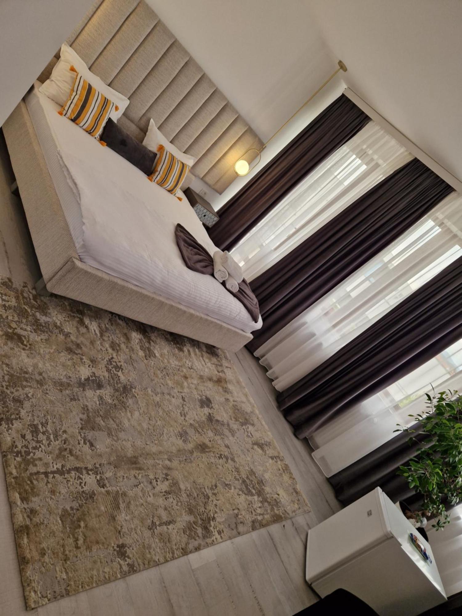 Caprice Deluxe Accomodation Drobeta Turnu Severin Zimmer foto