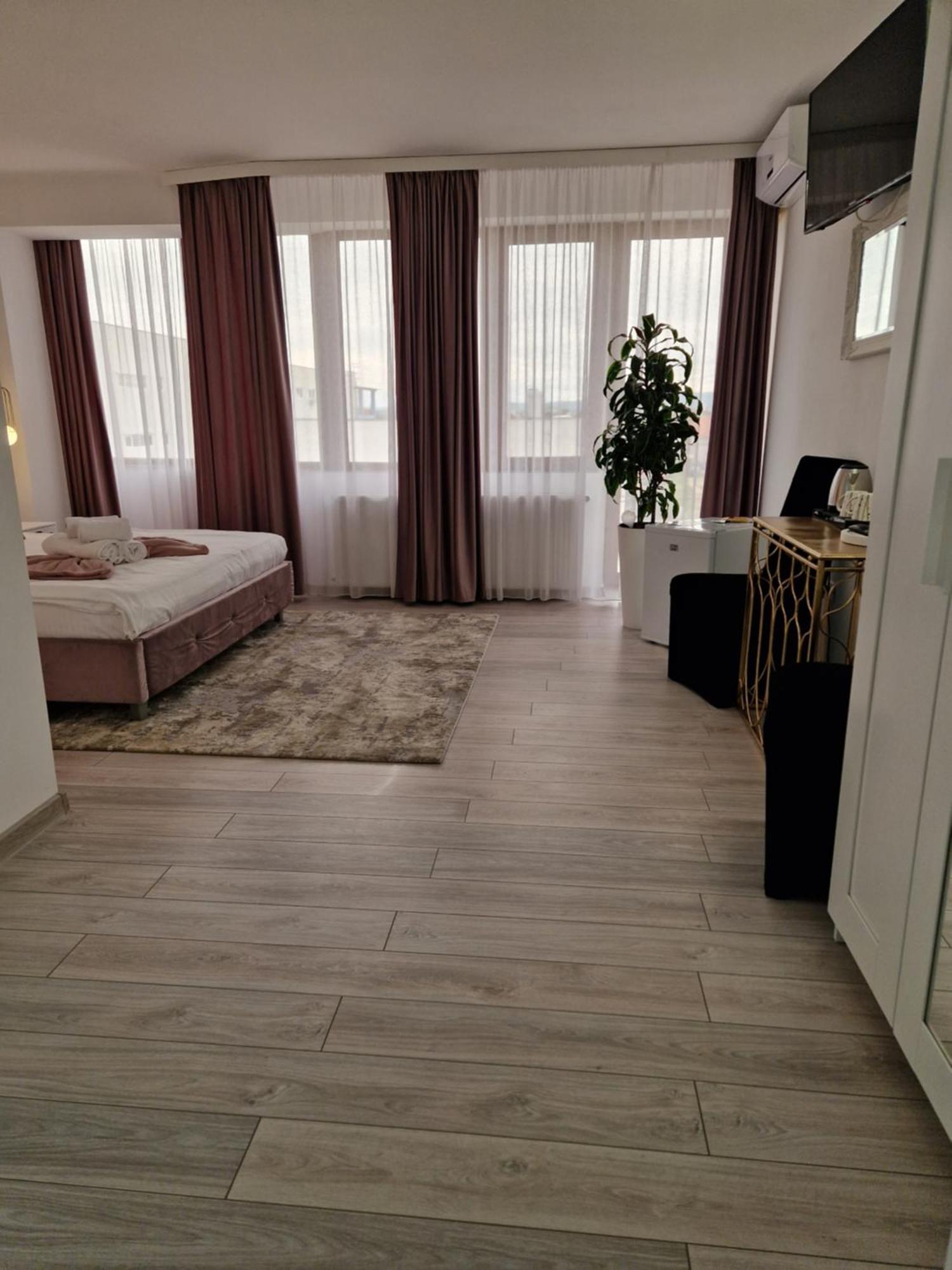 Caprice Deluxe Accomodation Drobeta Turnu Severin Zimmer foto