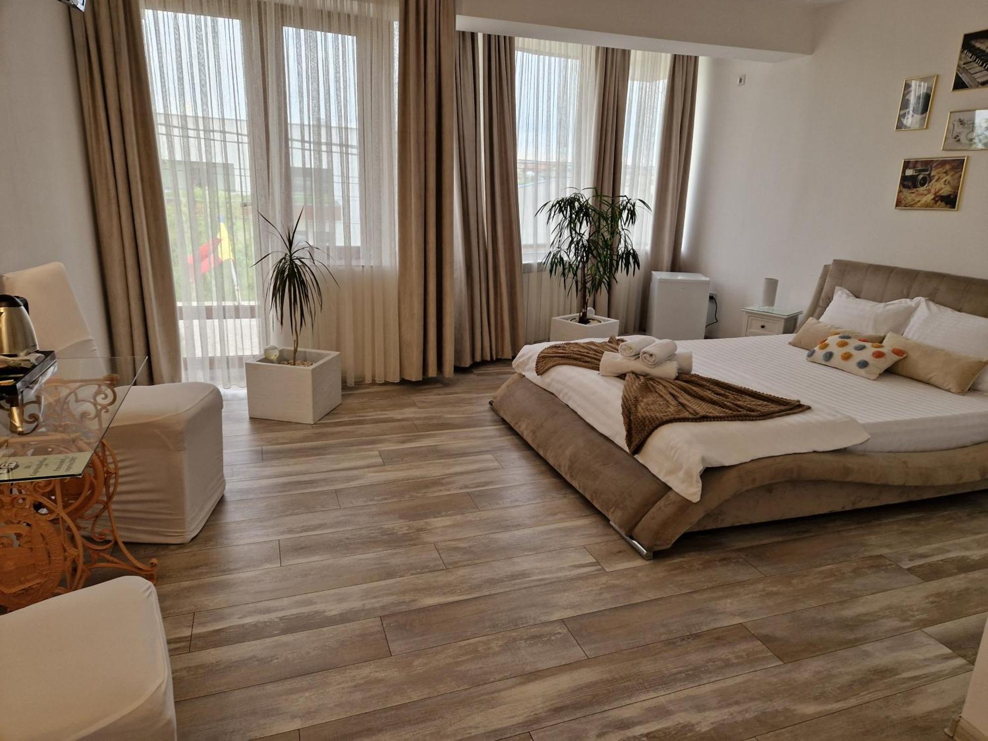 Caprice Deluxe Accomodation Drobeta Turnu Severin Zimmer foto
