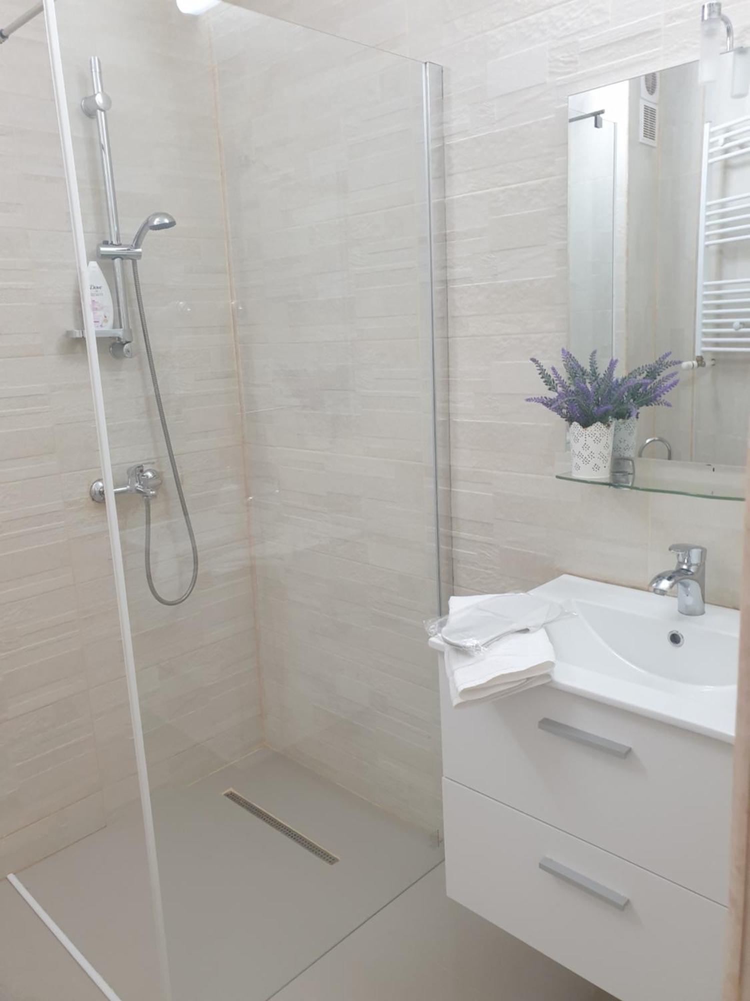 Caprice Deluxe Accomodation Drobeta Turnu Severin Zimmer foto