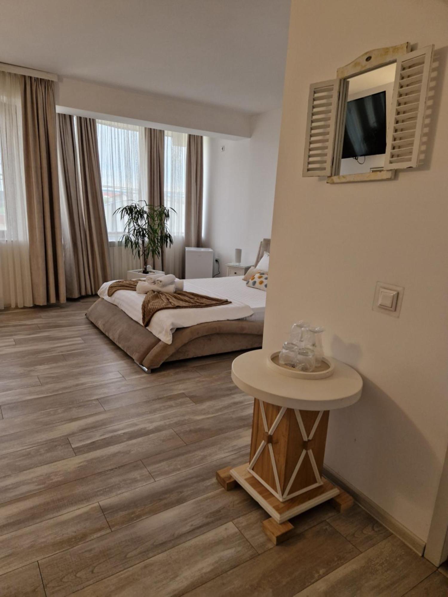 Caprice Deluxe Accomodation Drobeta Turnu Severin Zimmer foto